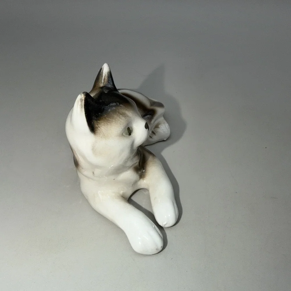 Vintage Gray Striped Cat Porcelain Figurine German Democratic Republic GDR '50's